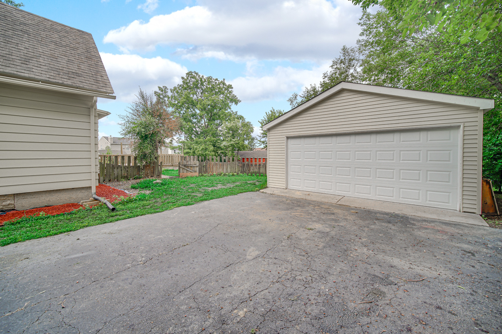 2S366 Hart Road Batavia, IL 60510 - Photo 3 of 25 Gallery Image 3