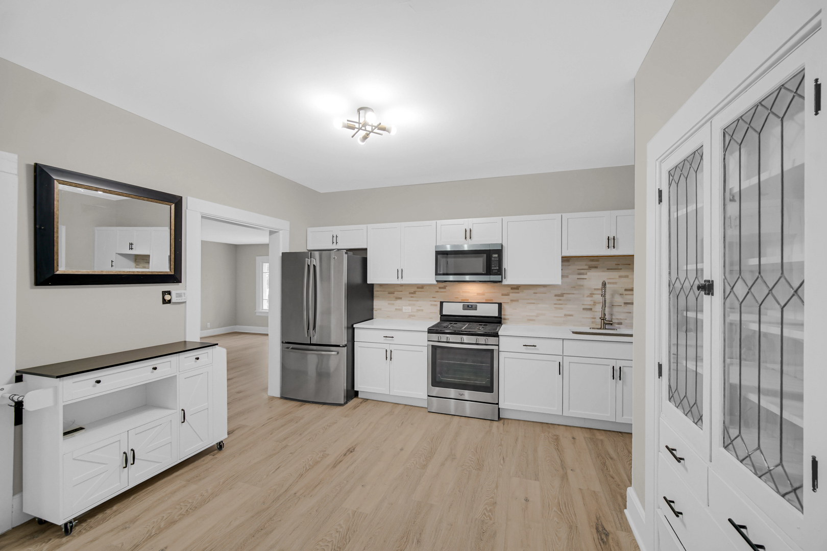 2S366 Hart Road Batavia, IL 60510 - Photo 8 of 25 Gallery Image 8