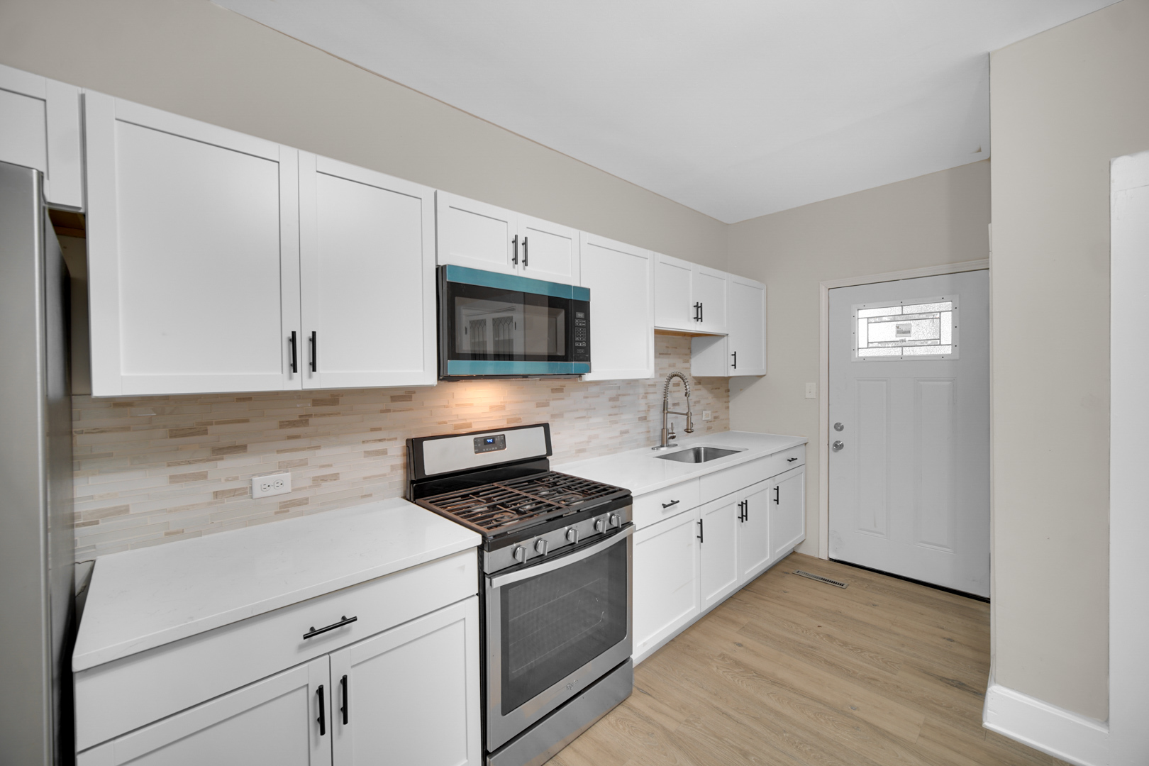 2S366 Hart Road Batavia, IL 60510 - Photo 9 of 25 Gallery Image 9