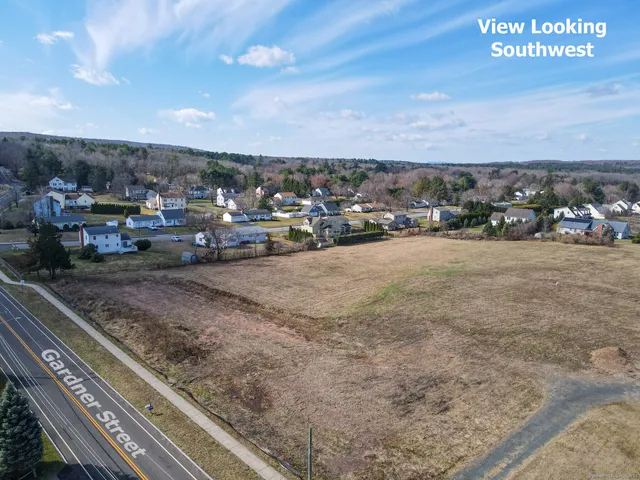 a view of a parking area