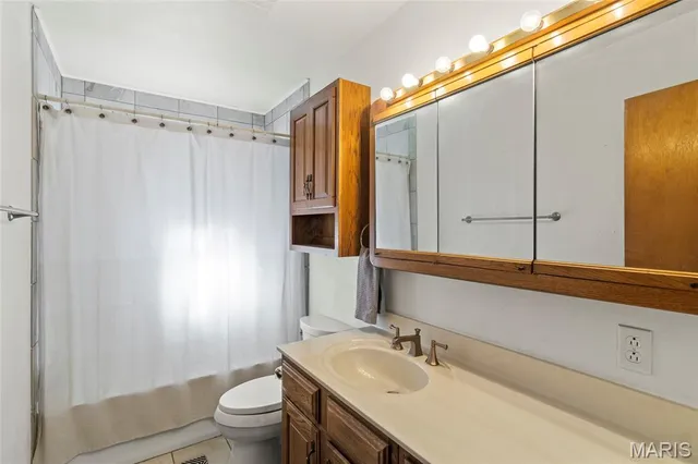 $225,000 | 38 Del Rio Avenue, Granite City, IL 62040