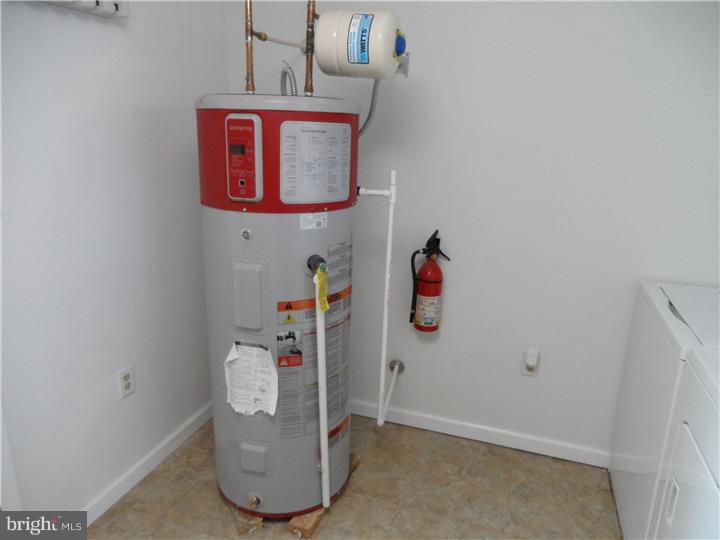 41 Inwood Road Levittown, PA 19057 - Photo 11 of 22 Gallery Image 11
