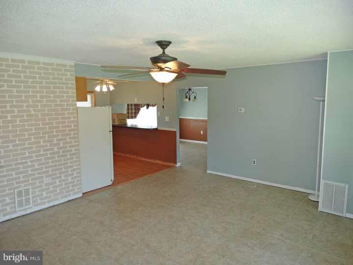 41 Inwood Road Levittown, PA 19057 - Photo 4 of 22 Gallery Image 4