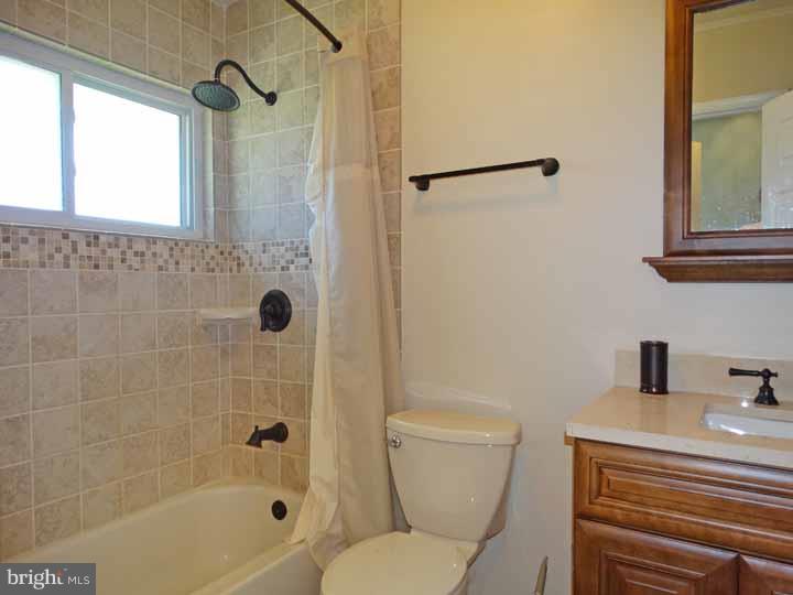 41 Inwood Road Levittown, PA 19057 - Photo 6 of 22 Gallery Image 6