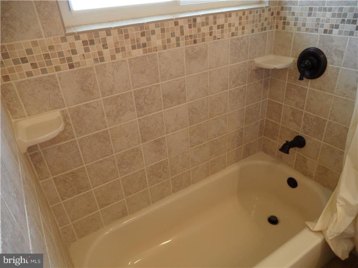 41 Inwood Road Levittown, PA 19057 - Photo 7 of 22 Gallery Image 7