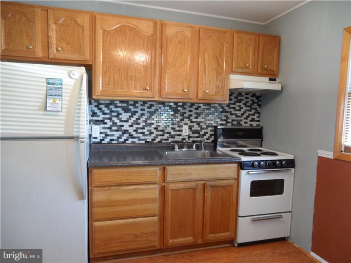 41 Inwood Road Levittown, PA 19057 - Photo 8 of 22 Gallery Image 8