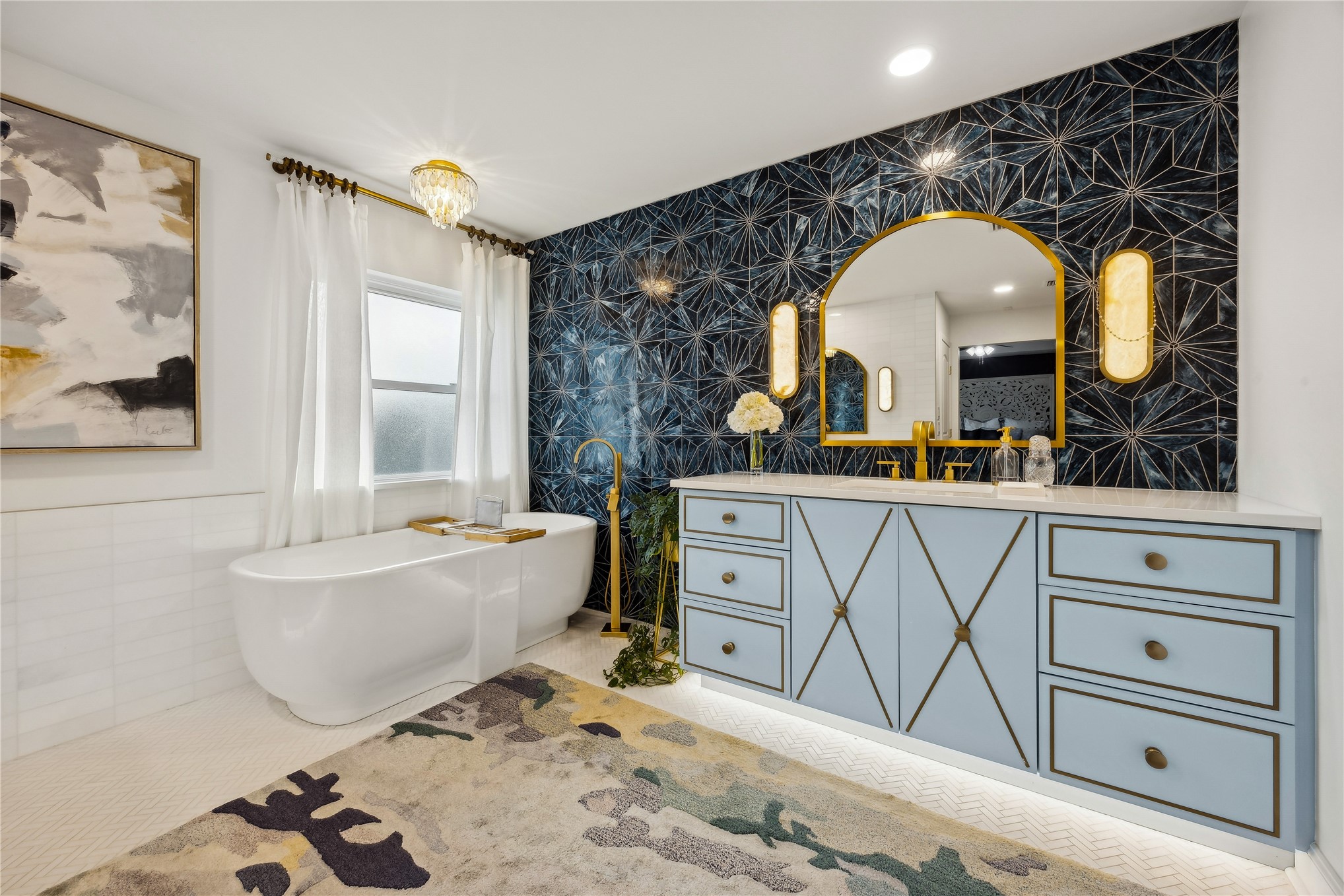 95103 Greenberry Road Fernandina Beach, FL 32034 - Photo 18 of 69 a living room with a mirror and a table