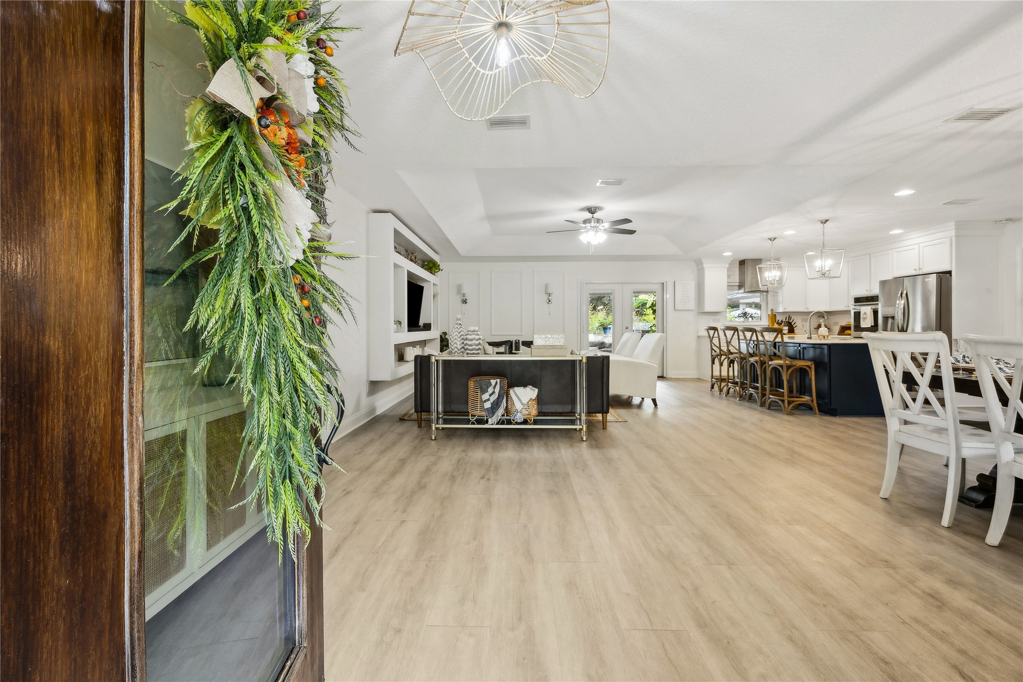 95103 Greenberry Road Fernandina Beach, FL 32034 - Photo 2 of 69 a living room with furniture and a table with wooden floor