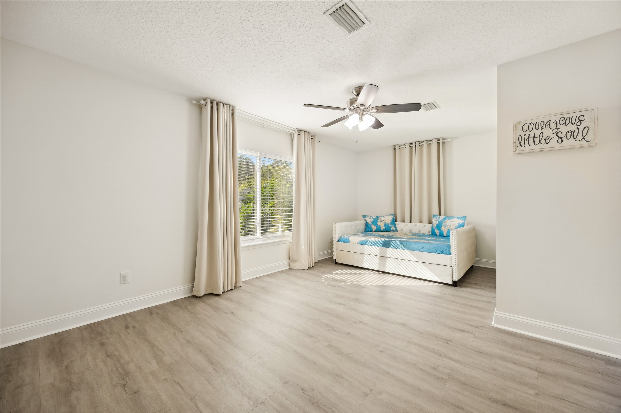 95103 Greenberry Road Fernandina Beach, FL 32034 - Photo 22 of 69 a living room with furniture and a chandelier