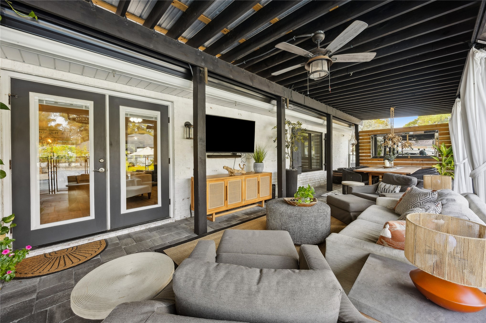 95103 Greenberry Road Fernandina Beach, FL 32034 - Photo 38 of 69 a living room with furniture and a flat screen tv