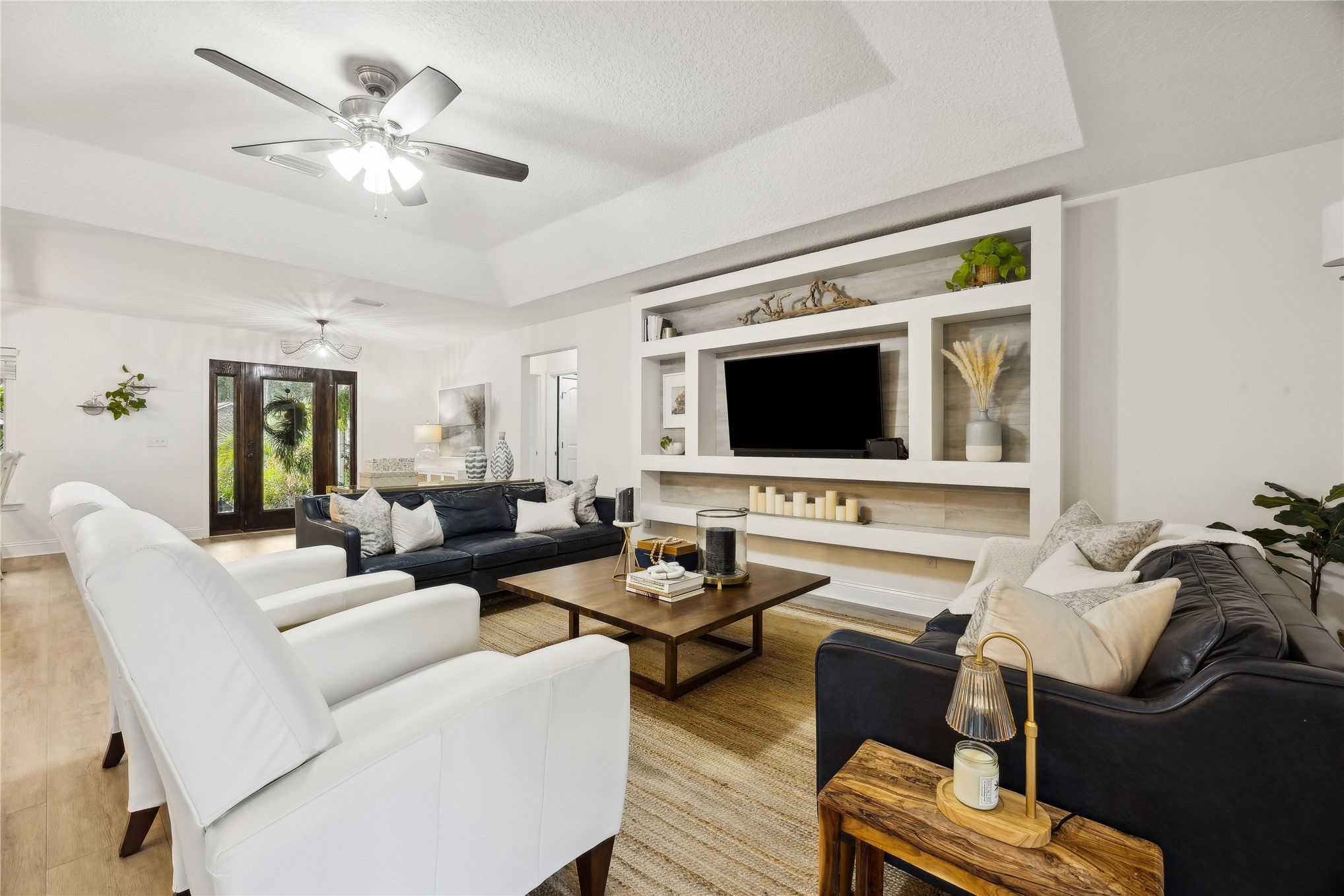 95103 Greenberry Road Fernandina Beach, FL 32034 - Photo 10 of 69 a living room with furniture and a flat screen tv