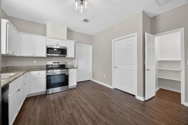 $2,000 | 4507 P, Galveston, TX 77551