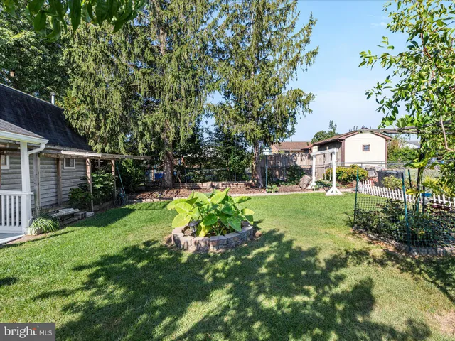 an aerial view of a house with yard swimming pool and outdoor seating