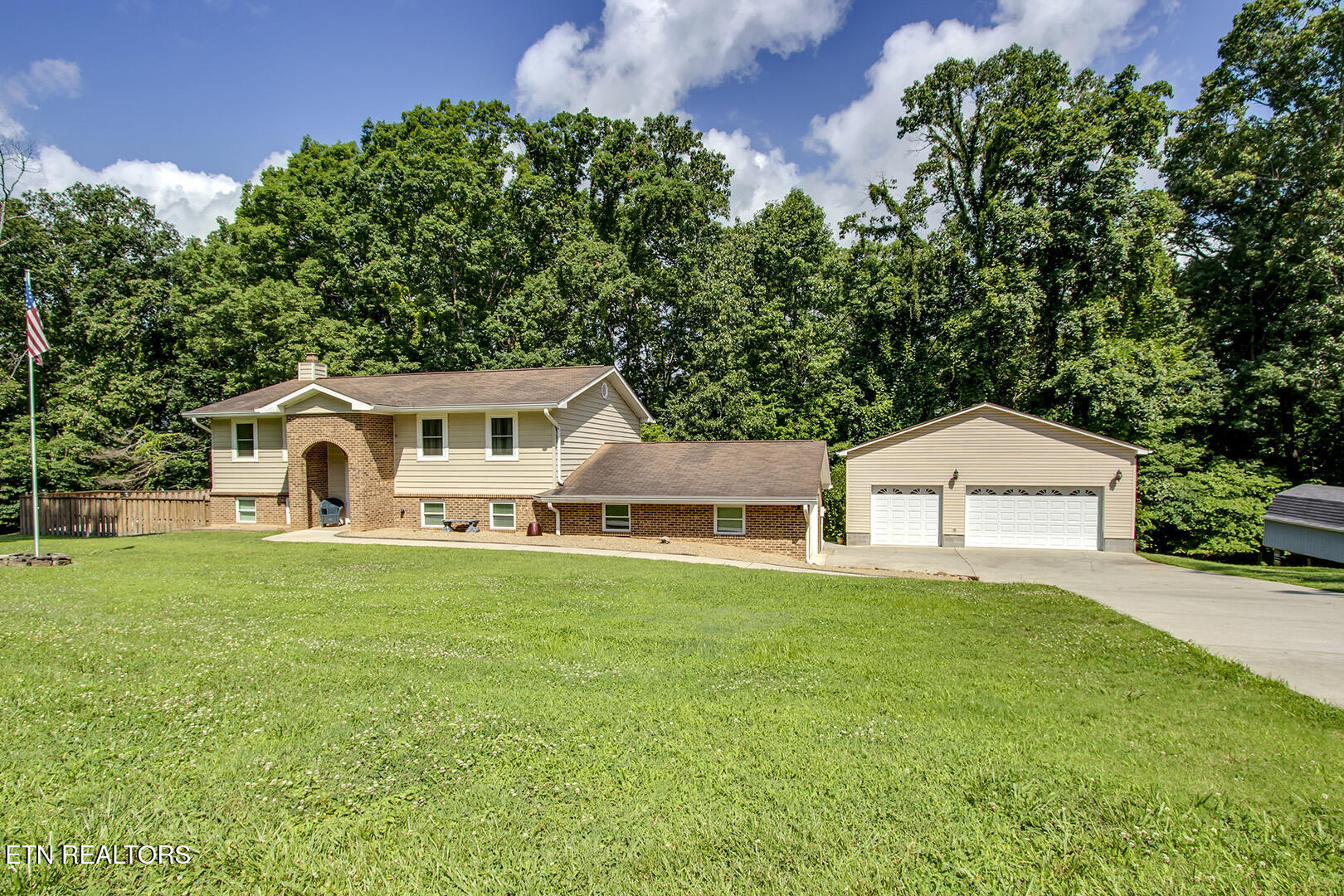 145 Van Stowe Road Harriman, TN 37748 - Photo 2 of 60 02_VanStoweRoad_145_FrontRight