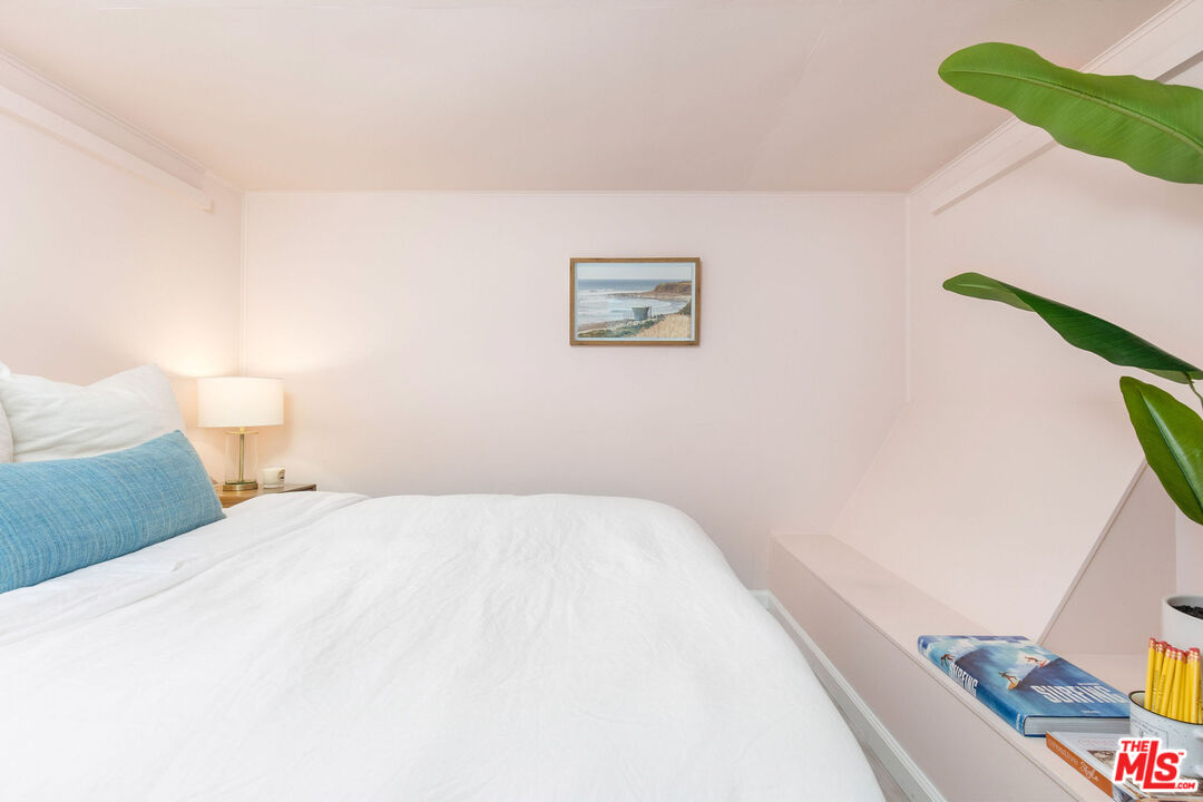 8155 Manitoba Street, Unit 12 Playa del Rey, CA 90293 - Photo 8 of 16 a bedroom with a bed and a painting on the wall