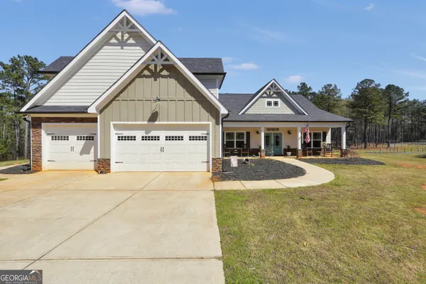 a view of a yard and ocean view