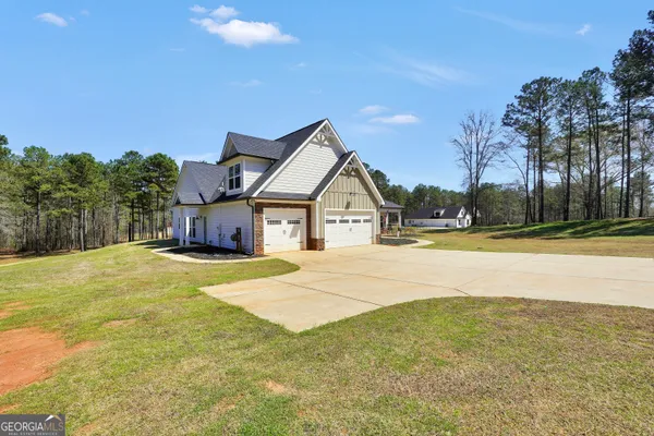 a view of a house with a yard and garage