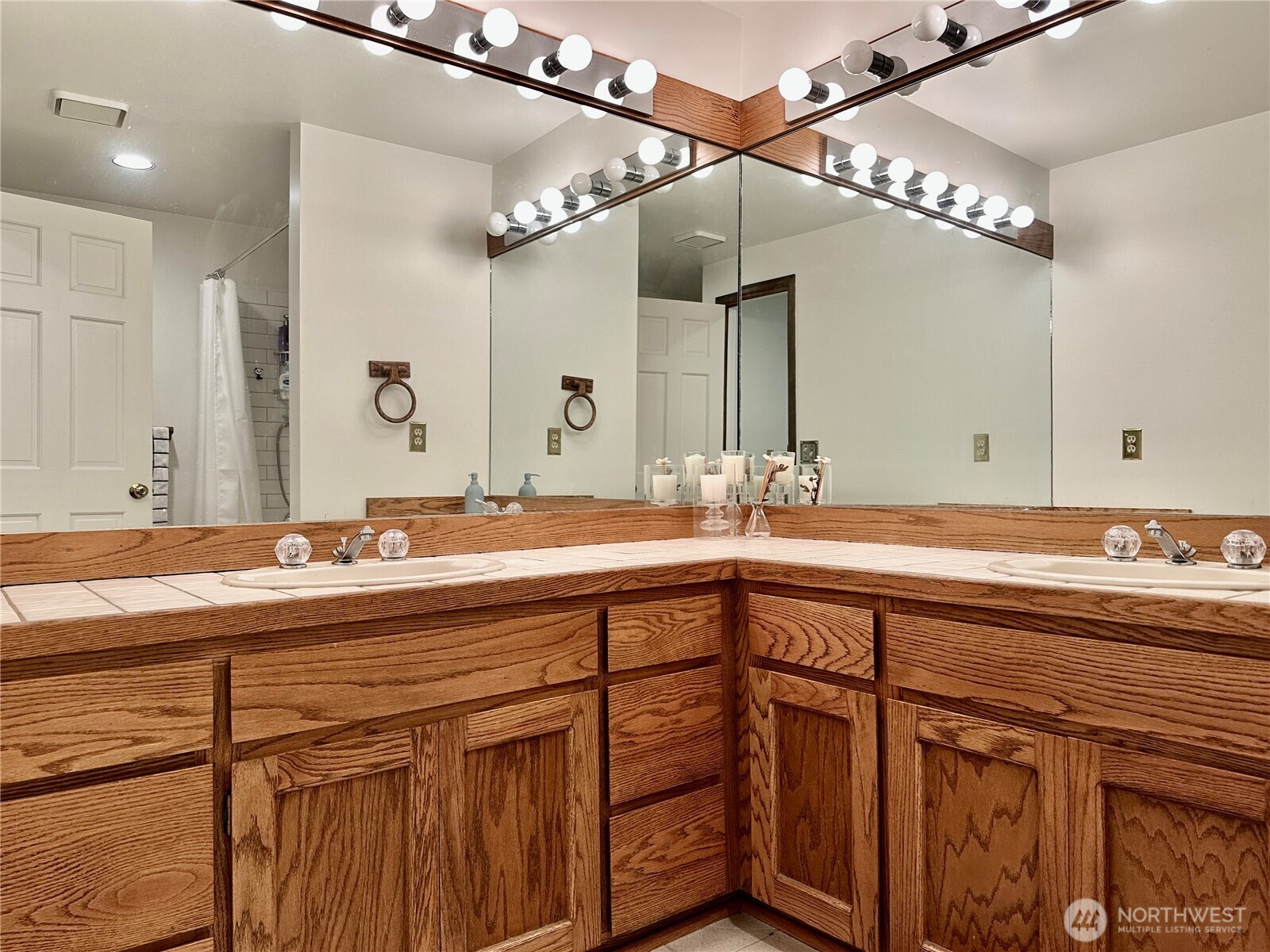 4117 117th Avenue Northeast Kirkland, WA 98033 - Photo 18 of 26