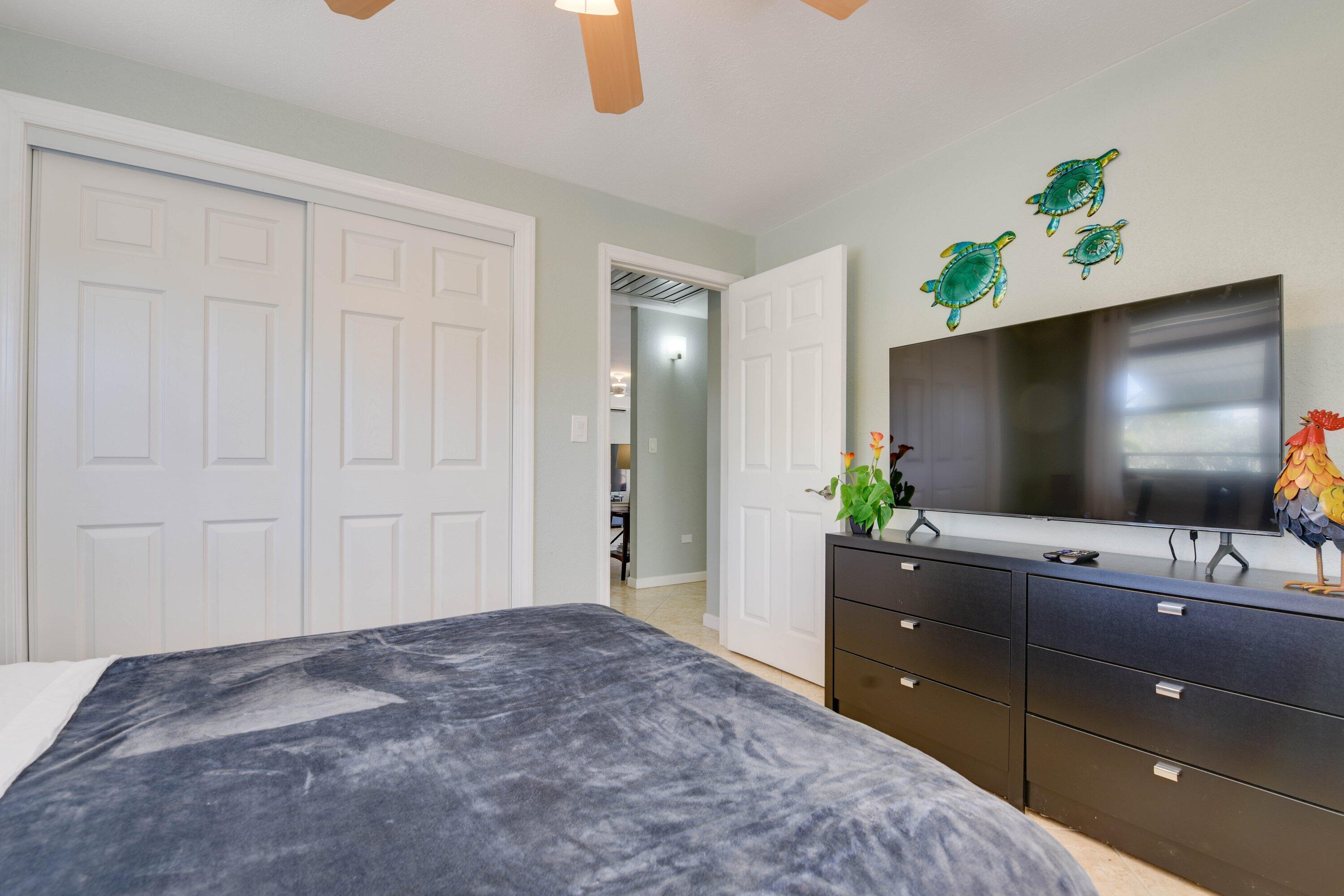 1567 Watson Boulevard Big Pine Key, FL 33043 - Photo 22 of 57 a living room with furniture and a flat screen tv