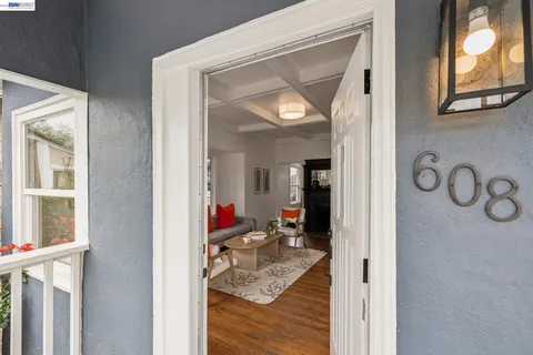 $695,000 | 608 58th Street, Oakland, CA 94609