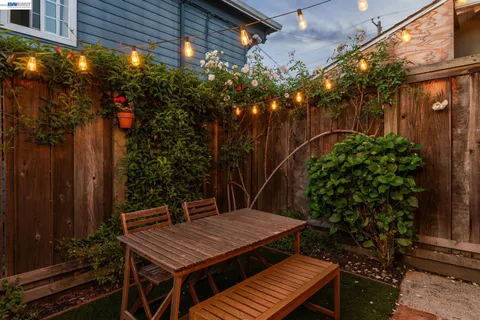 $695,000 | 608 58th Street, Oakland, CA 94609