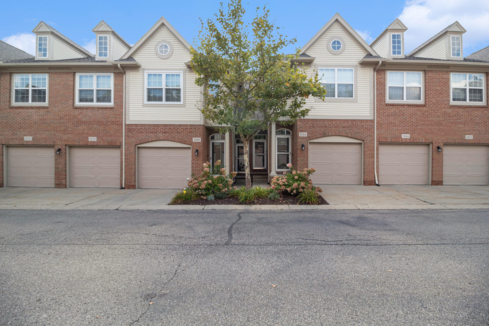 3164 Asher Road Ann Arbor, MI 48104 - Photo 2 of 27 001_img_5313_373