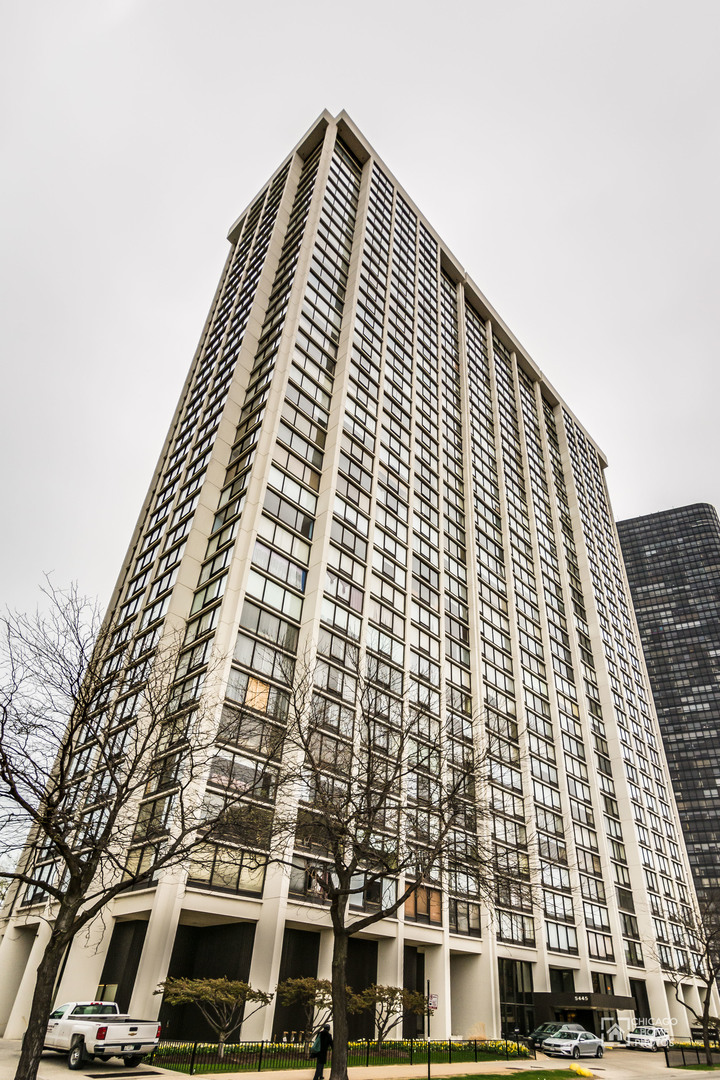 5445 North Sheridan Road, Unit 1809 Chicago, IL 60640 - Photo 1 of 18 a front view of a building