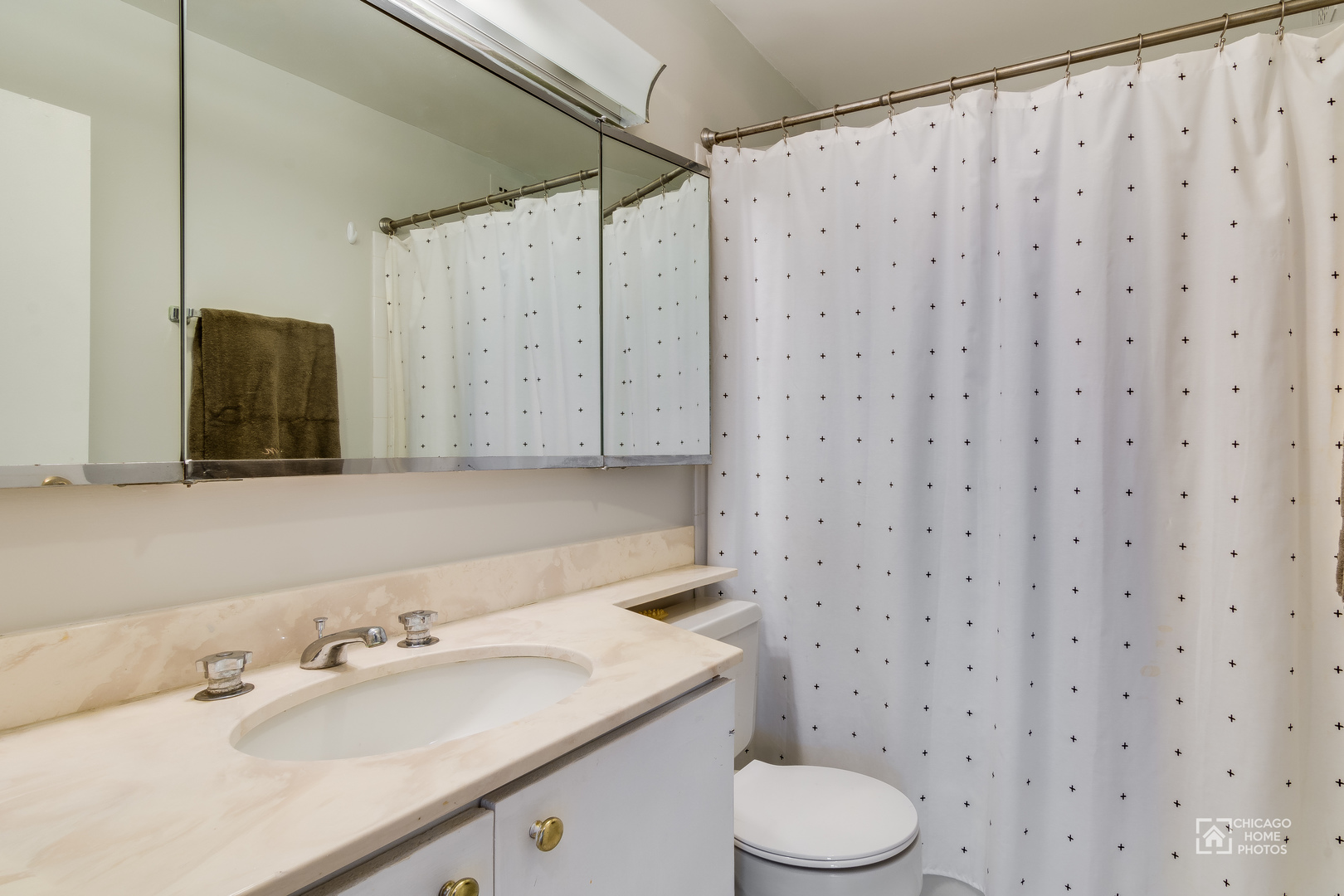 5445 North Sheridan Road, Unit 1809 Chicago, IL 60640 - Photo 14 of 18 a bathroom with a sink toilet and shower