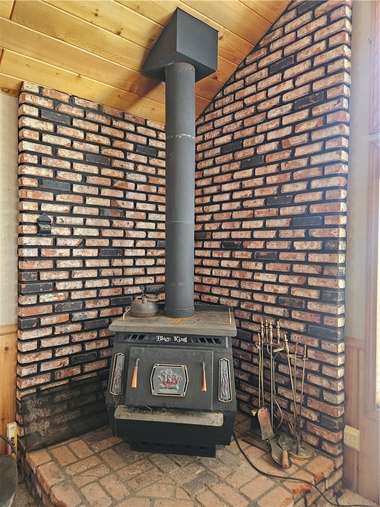 2831 Cygnet Road Pinon Hills, CA 92372 - Photo 16 of 32 Wood burning stove