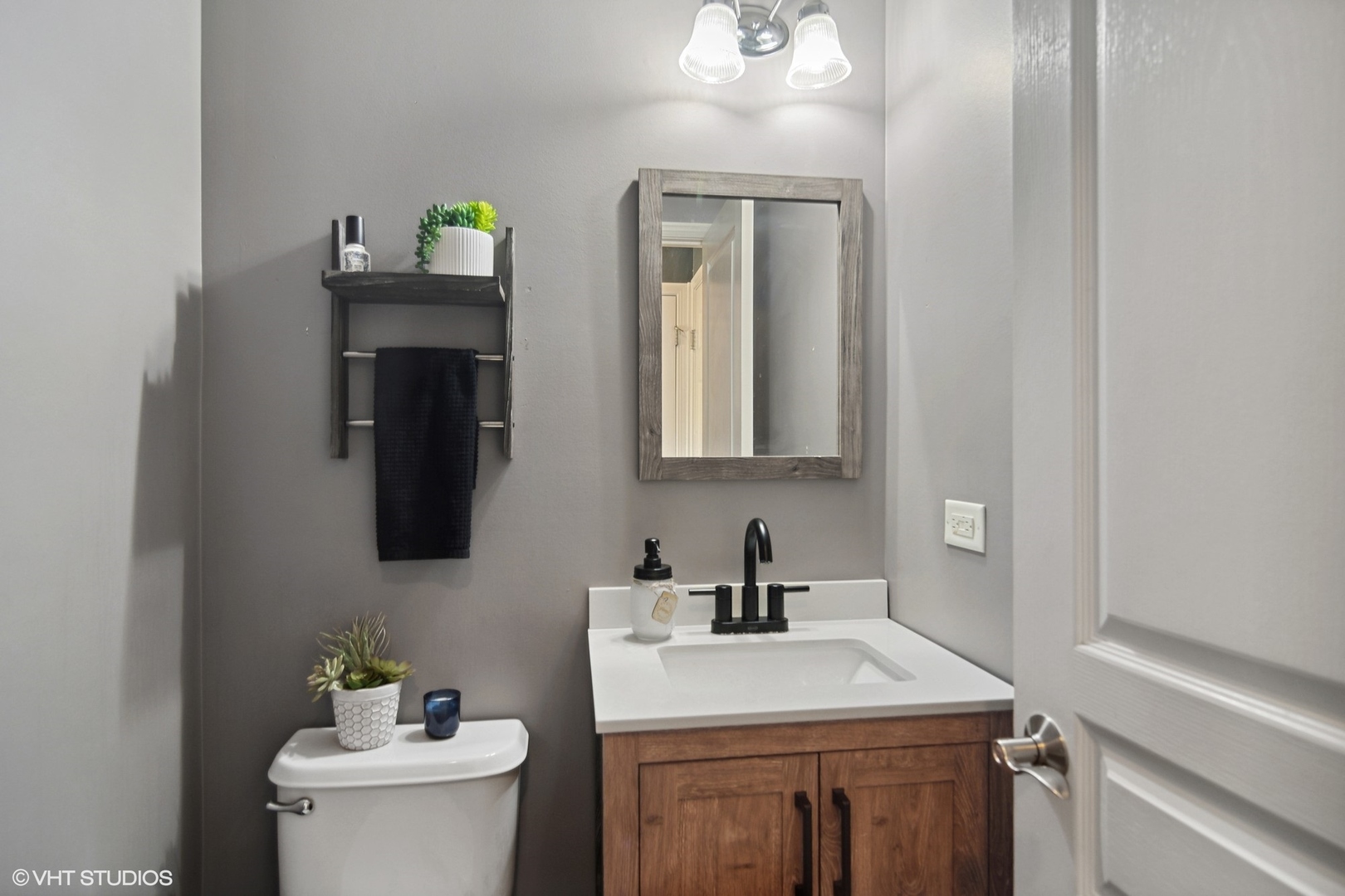 655 Pointe Drive Crystal Lake, IL 60014 - Photo 10 of 22 a bathroom with a toilet sink and mirror