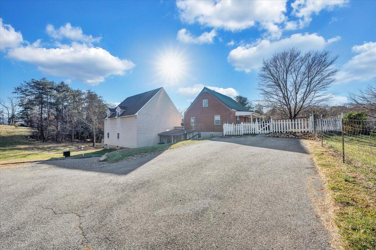 777 Mountain Pass Road Blue Ridge, VA 24064 - Photo 2 of 44 .