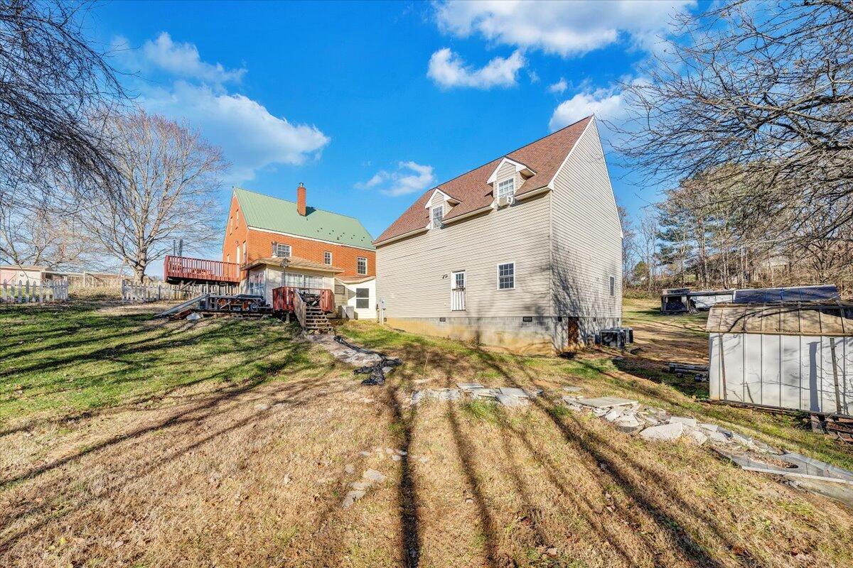 777 Mountain Pass Road Blue Ridge, VA 24064 - Photo 3 of 44 .