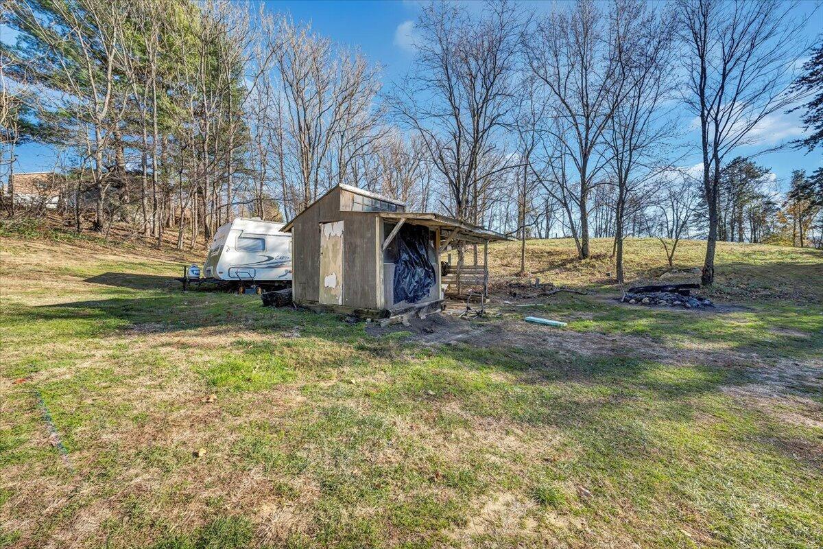 777 Mountain Pass Road Blue Ridge, VA 24064 - Photo 38 of 44 .