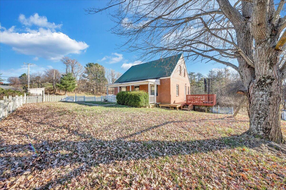 777 Mountain Pass Road Blue Ridge, VA 24064 - Photo 40 of 44 .