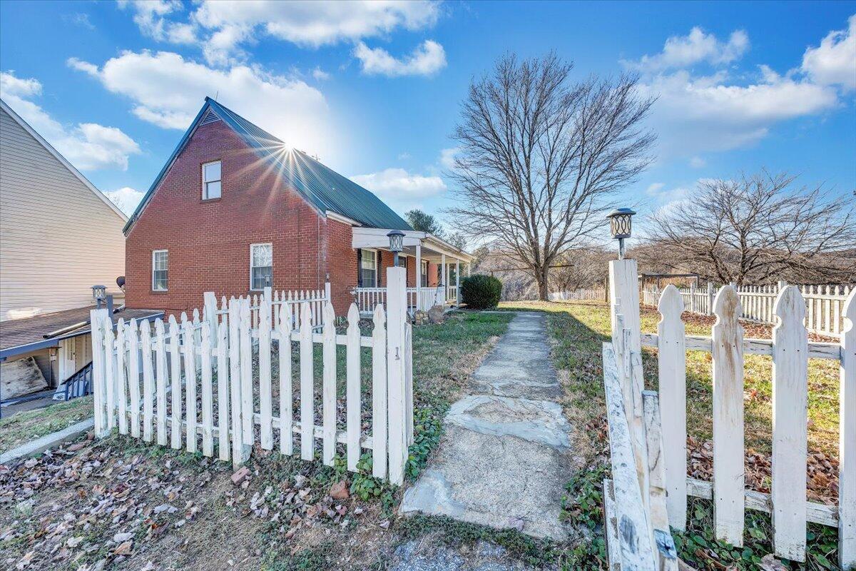 777 Mountain Pass Road Blue Ridge, VA 24064 - Photo 41 of 44 .