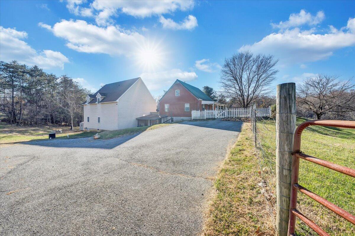 777 Mountain Pass Road Blue Ridge, VA 24064 - Photo 44 of 44 .