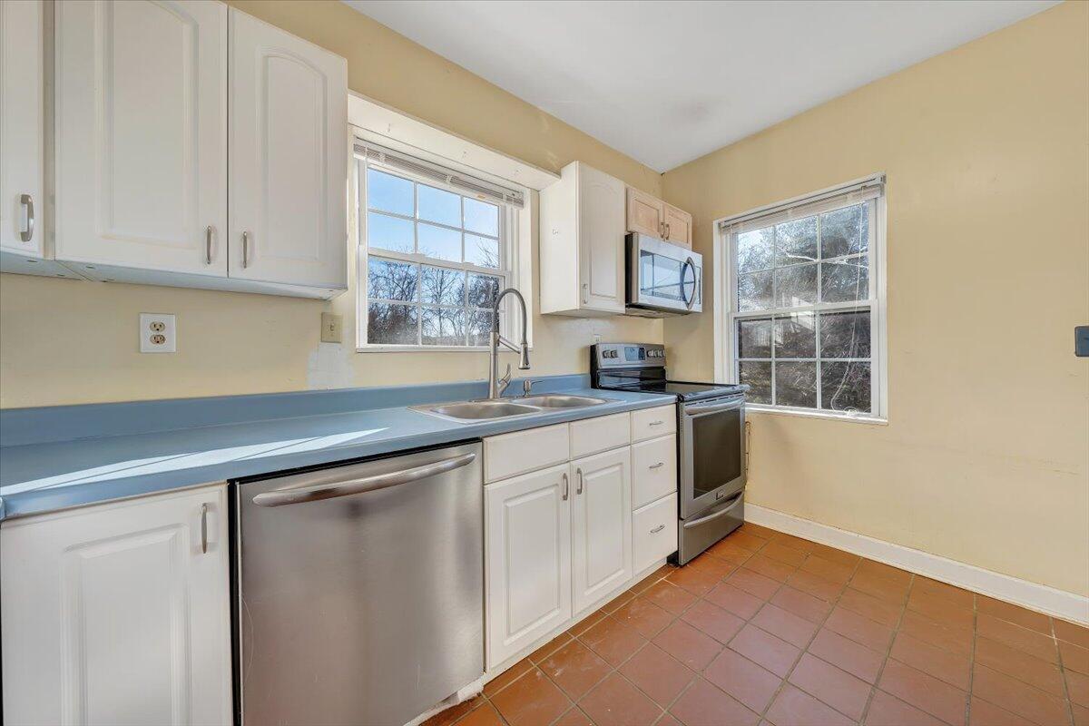 777 Mountain Pass Road Blue Ridge, VA 24064 - Photo 9 of 44 .