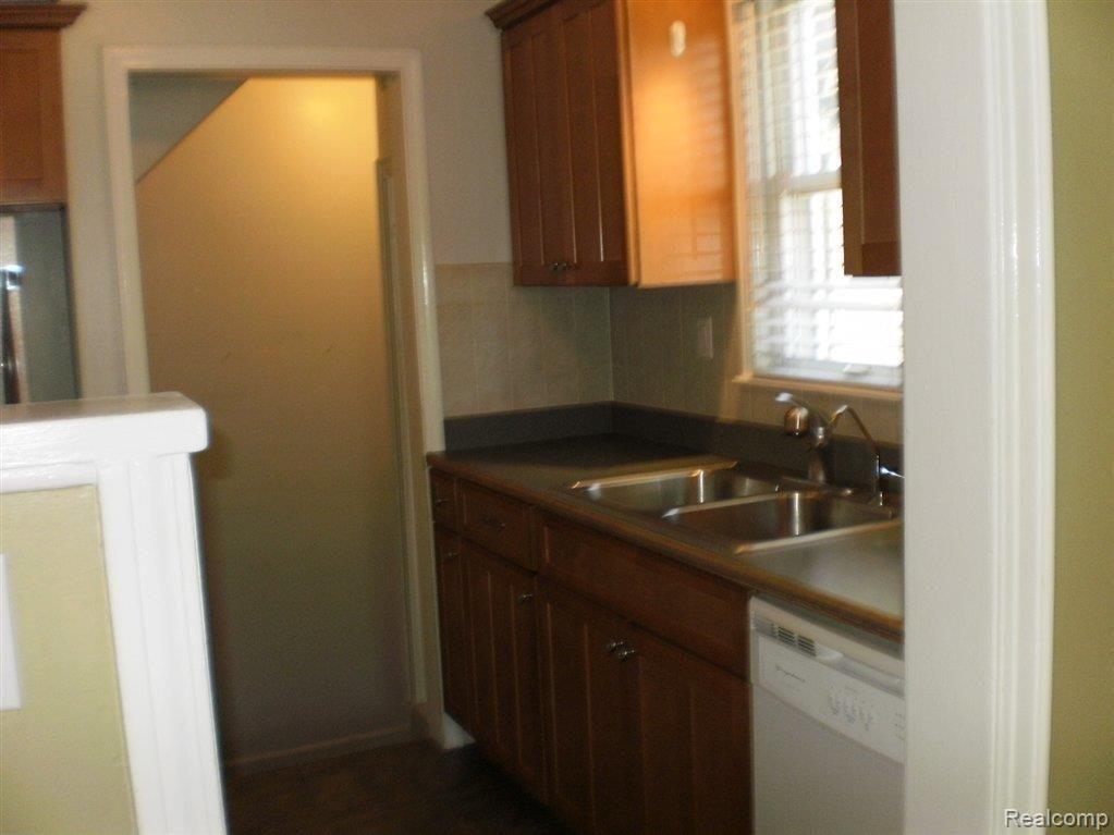 1210 Cambridge Road Berkley, MI 48072 - Photo 5 of 15 kitchen