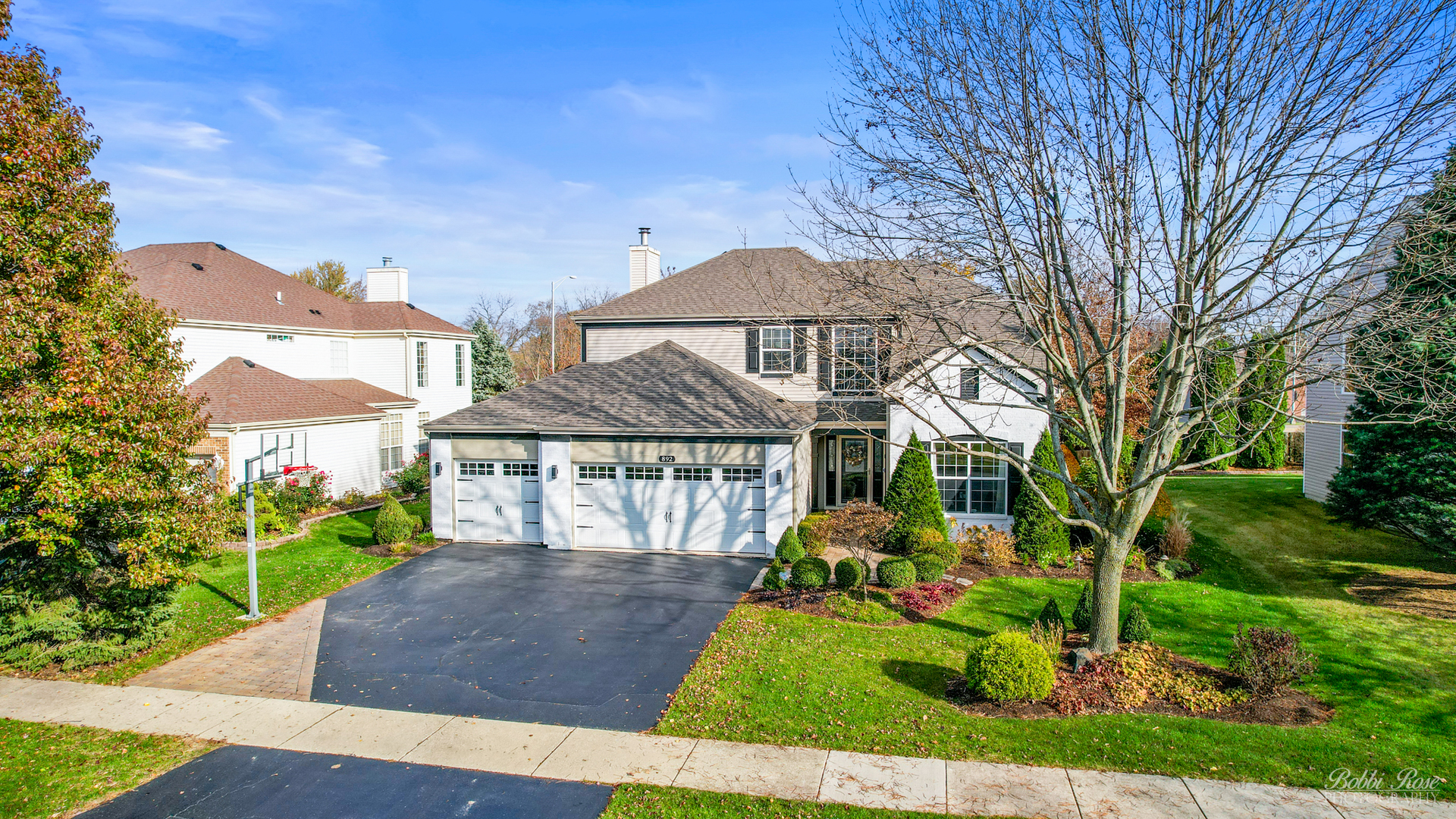 892 Audubon Lane Aurora, IL 60506 - Photo 2 of 53 a front view of a house with garden