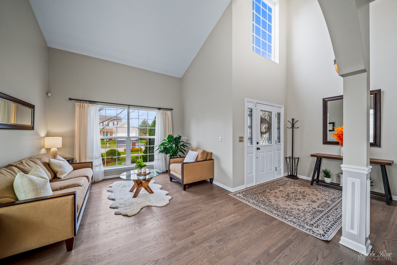 892 Audubon Lane Aurora, IL 60506 - Photo 6 of 53 a living room with furniture and a wooden floor