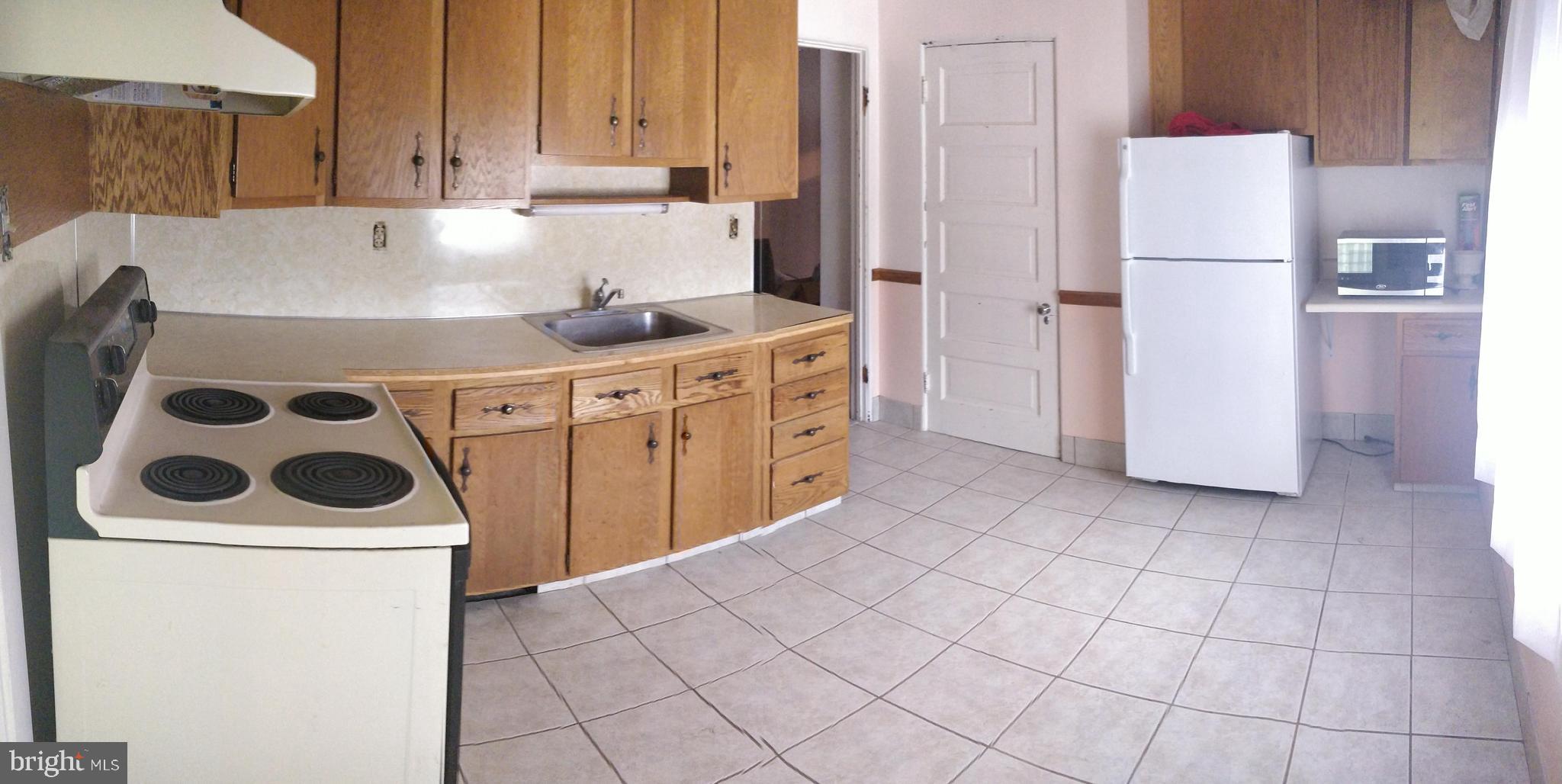 39 Philadelphia Avenue Reading, PA 19607 - Photo 11 of 32 2nd flr. kit., new countertop & backsplash