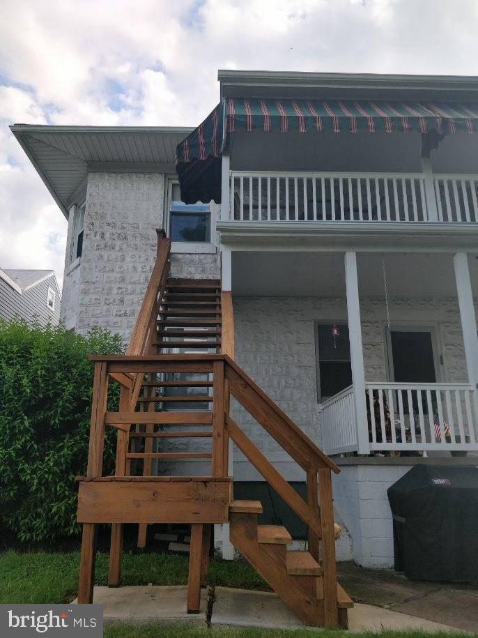 39 Philadelphia Avenue Reading, PA 19607 - Photo 16 of 32 Rear of house, wood stairway to 2nd floor