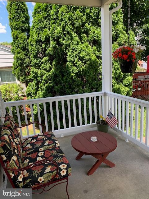 39 Philadelphia Avenue Reading, PA 19607 - Photo 24 of 32 1st floor rear porch off kitchen