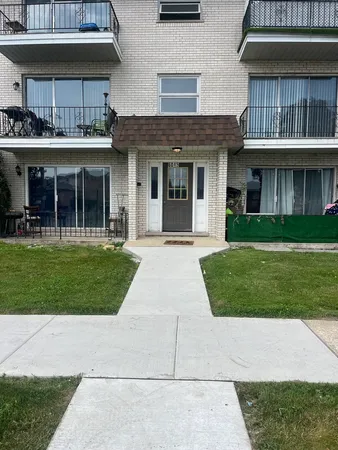 $1,650 | 6045 Marshall Avenue, Unit 2W, Chicago Ridge, IL 60415