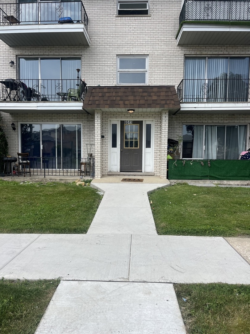 6045 Marshall Avenue, Unit 2W Chicago Ridge, IL 60415 - Photo 1 of 9