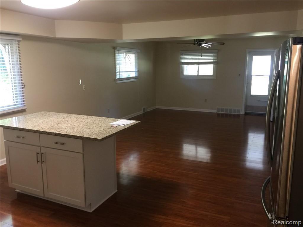 27203 Bunert Road Warren, MI 48088 - Photo 15 of 31