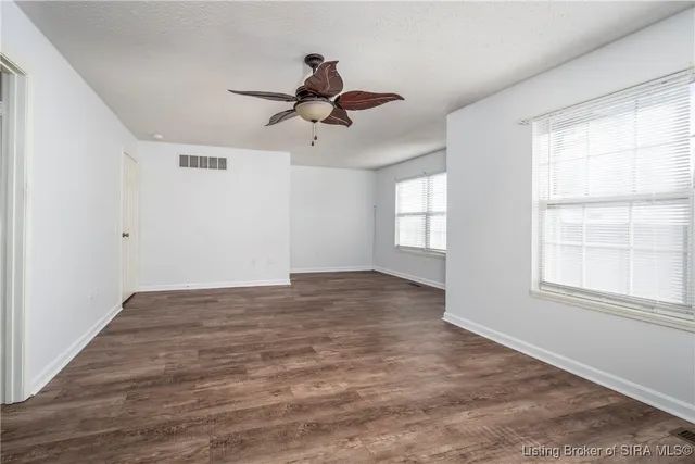 $1,700 | 303 Colonial Club Drive, New Albany, IN 47150