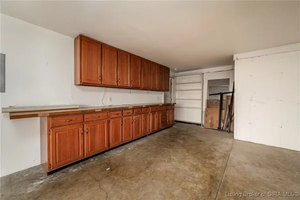 $1,700 | 303 Colonial Club Drive, New Albany, IN 47150