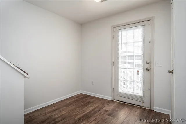 $1,700 | 303 Colonial Club Drive, New Albany, IN 47150