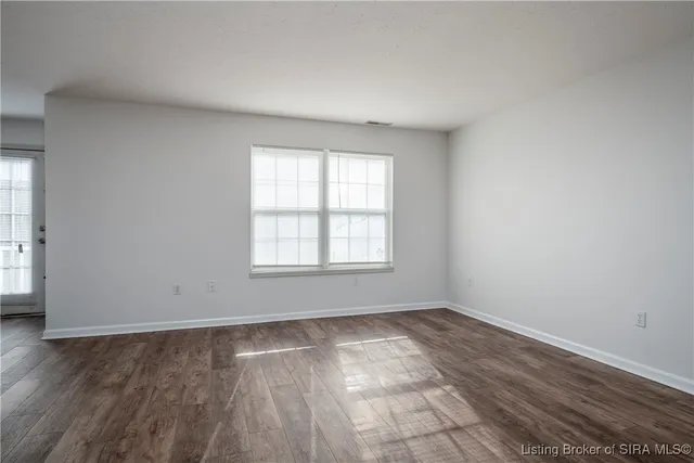 $1,700 | 303 Colonial Club Drive, New Albany, IN 47150